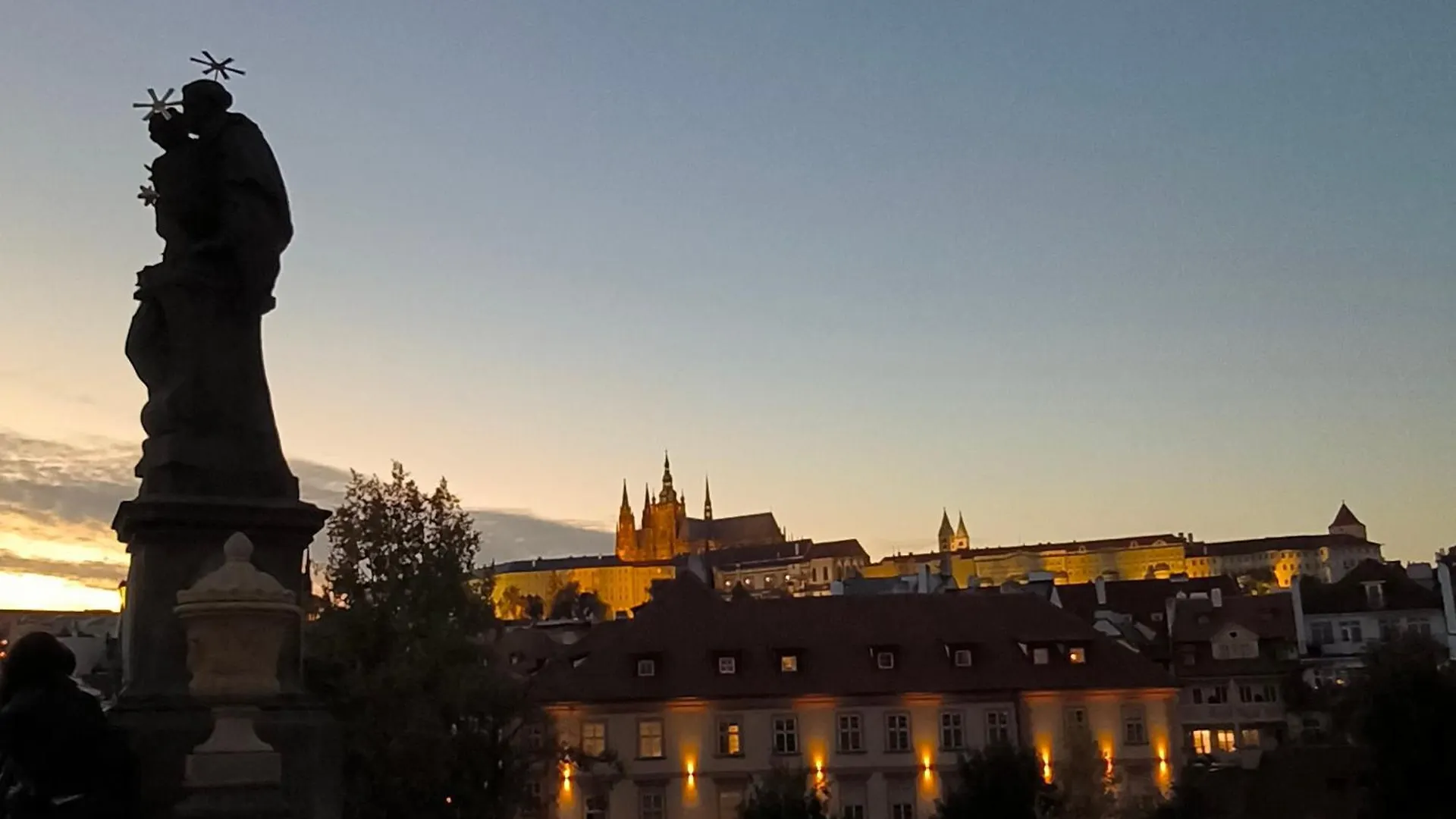 Apartamento Valentinka Minutes Away From Charles Bridge Praga